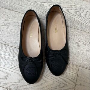 Black Black Flats with bow and toe detailing